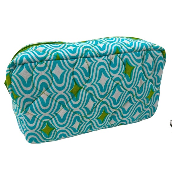 NWT Quilted Cosmetic Bag Buckhead Betties Curve Appeal Turquoise Green - Picture 1 of 9